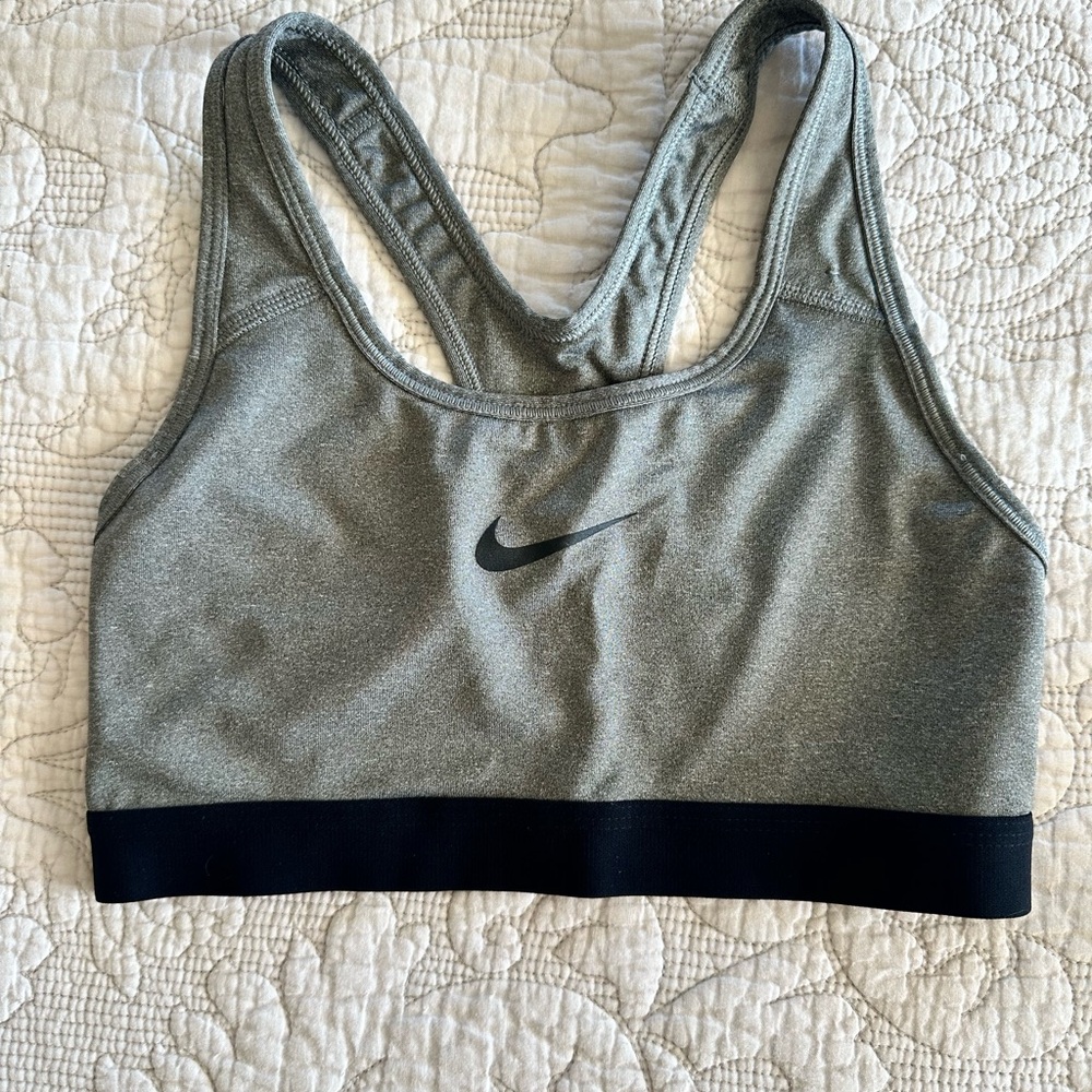 Like new! Nike Heather Gray Racerback Sports Bra with Black Band